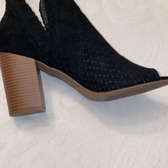 EUC Fergalicious size 10 black booties, open toe - Picture 3 of 6